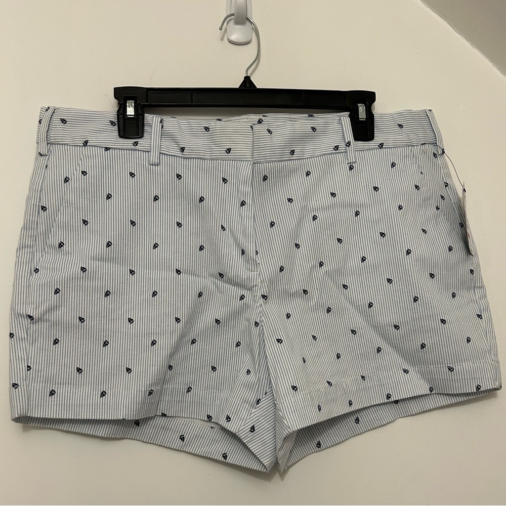 Nautica 3” shorts, White with Navy pinstripes and Navy sailboat pattern NWT